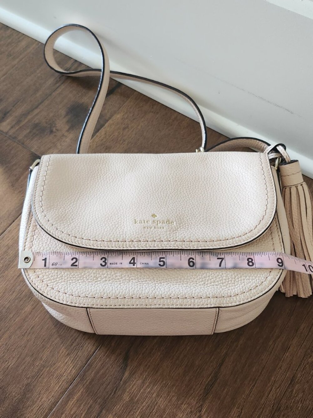 Kate Spade New York Pebbled Leather Crossbody Bag Tassel Beige Saddle Purse - Picture 13 of 16